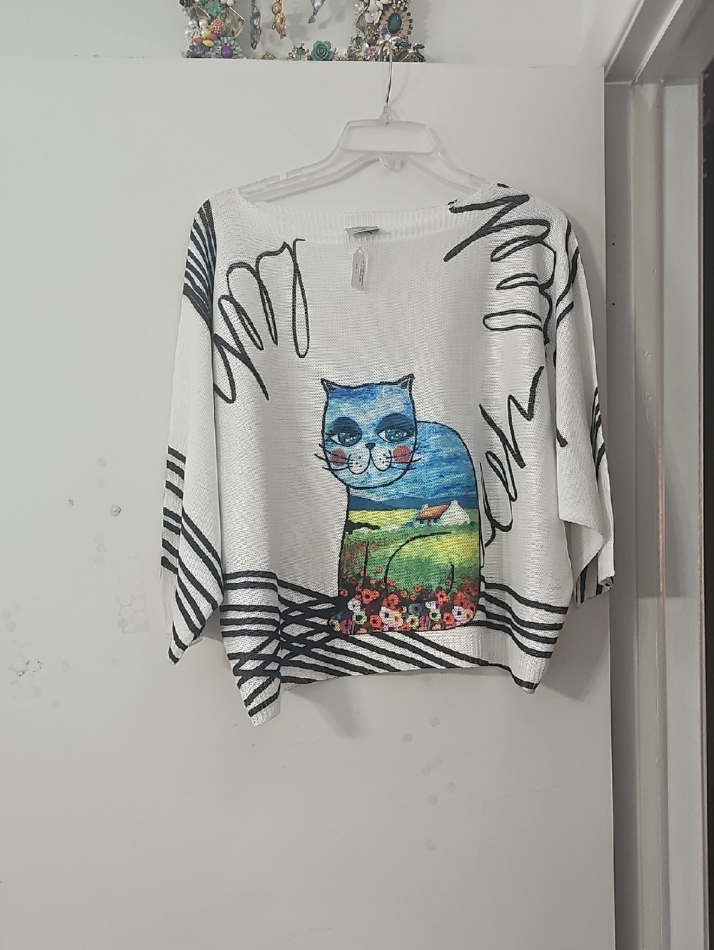 Inoag White Graphic Cat Print Women's Top